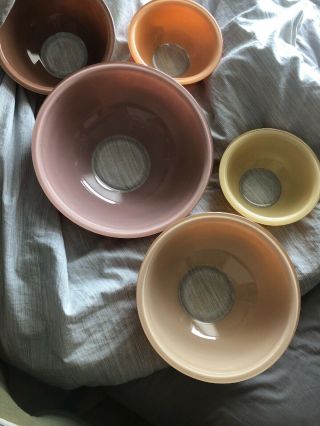 Vintage Pyrex Nesting Mixing Bowl Set.