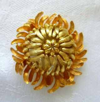 Vintage Crown Trifari Flower Gold Plated Pin Multi - Layered Chrysanthemum Brooch