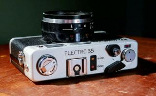 Vintage Yashica Electro 35 FC Rangefinder 35mm Film Camera Vintage Film. 2