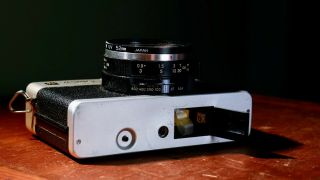 Vintage Yashica Electro 35 FC Rangefinder 35mm Film Camera Vintage Film. 3