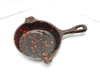 Vintage Wagner Ware Cast Iron Ashtray 1050 Coated With Black / Red Enamel