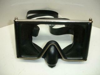 Vintage Aqualung Wraparound Divers Mask Model No.  5026