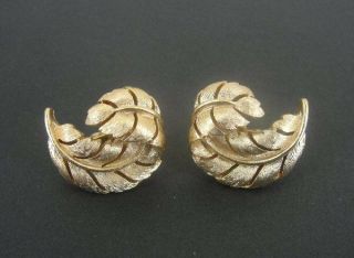 Vintage Trifari Feather Gold Plate Clip On Earrings