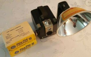 Vintage Kodak Brownie Hawkeye Camera Flash Model With Kodalite Flash & 8 Bulbs