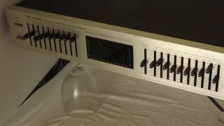 Vintage Realistic 31 - 2020 10 Band Stereo Frequency Equalizer W/ Spectrum Display