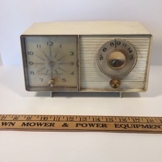 Vintage 1960s General Electric White Clock Am Band Tube Radio -