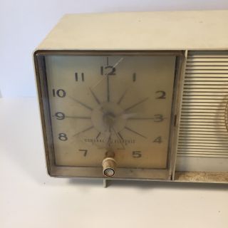 Vintage 1960s General Electric White Clock AM Band Tube Radio - 2