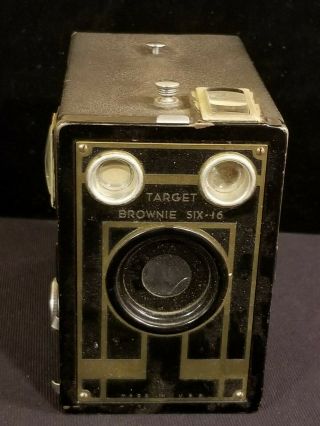 Box Camera: Kodak Target Brownie Six - 16 (art Deco)