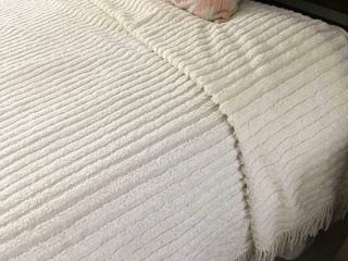 Fab Vintage Linen Source Off - White Chenille Bedspread Blanket W/ Fringe Queen