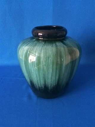 Vintage Blue Mountain Pottery Large Apollo Series Vase 730 4