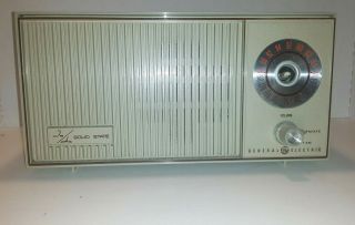 Vintage Am/fm General Electric Solid State Radio T2205a - Beige