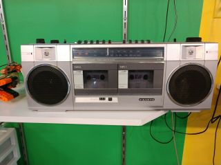 Vintage Sanyo Boombox M - W1 Fpor Radio Parts Ghettoblaster