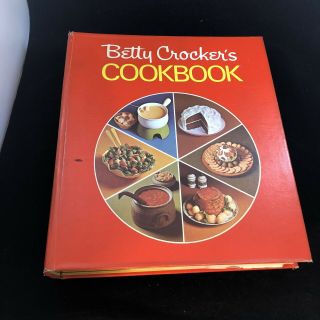 Betty Crocker Cookbook Red Pie Cover 5 Ring Binder 1972 15th Printing Vintage