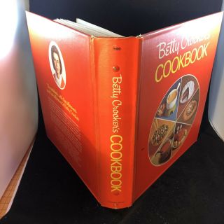 BETTY CROCKER COOKBOOK Red Pie Cover 5 Ring Binder 1972 15th Printing Vintage 6