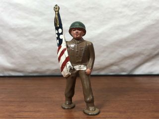 Vintage Wwii Solder Color Guard Flag Bearer Die - Cast Metal Old Toy Army Man