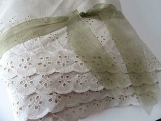 Vintage Linens Cream Embroidered Eyelet Lace Queen Bedskirt Platform Top 17 " Dp