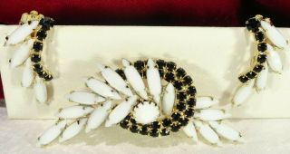 Vtg Juliana White Milk Glass " Navette " Black Rs Wreath Brooch Pin Earring Set