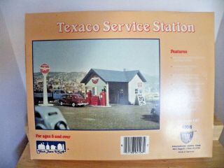 I.  H.  C.  Ho U/a " Texaco Service Station " Plastic Model Kit Vintage