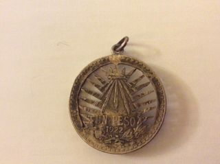 Vintage Carved 1922 Silver Un Peso Virgin Mary Religious Pendant Medal 2