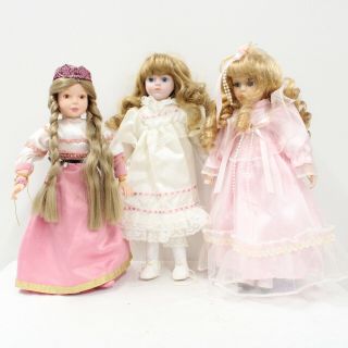 3x Vintage Porcelain Dolls On Display Pedestals Pink White Dress Brown Hair 409