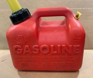 Vintage Model P10 Chilton 1 Gallon Pre Ban Vented Gas Can Pour Spout Cap 1986 2