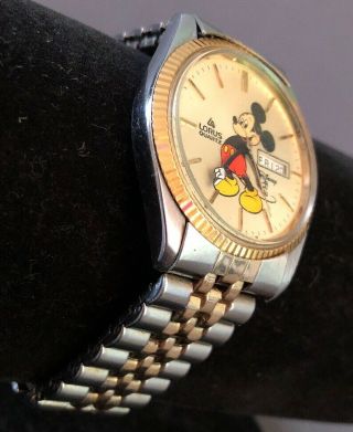 Vintage Men ' s Walt Disney Mickey Mouse Lorus Quartz Watch Water Resistant 4