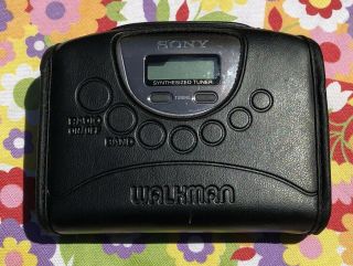 Vintage Sony Walkman Wm - Fx251 Am/fm Radio & Audio Cassette Tape Player With Case