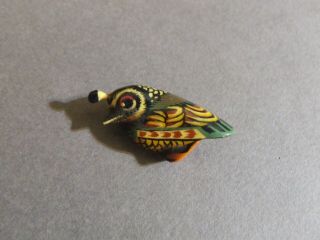 SMALL VINTAGE HAND CARVED AND PAINTED LACQUERED WOOD QUAIL BIRD PIN 2
