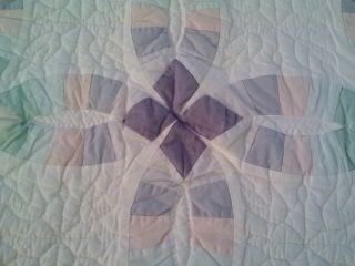 VINTAGE HAND QUILTED PIECED&SEWN WEDDING RING PATTERN PATCHWORK QUILT - 82X82 - 7