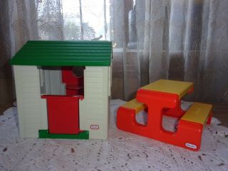 Vintage Little Tikes Dollhouse Playhouse & Yellow Red Picnic Table Vguc