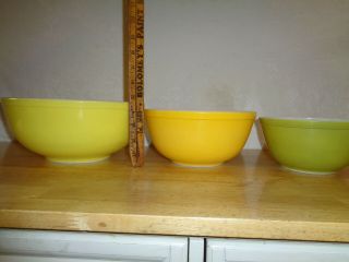 3 Vintage 1940 - 50 ' s Pyrex Mixing 2,  3,  4 Quart Nesting Yellows and Greens - USA 8