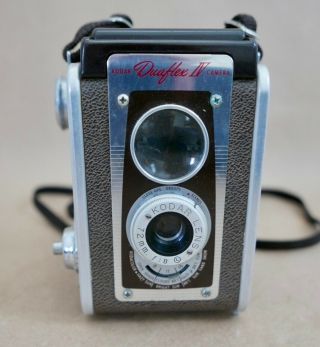 Kodak Dualflex Iv Camera,  W/ Case And Flash,  72mm F 2.  8 Kodar Lens