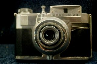 Benecini Koroll 24 Vintage Point " N " Shoot Aluminum 120 Film Camera - 0625