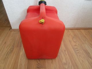 Vintage Chilton 5 Gallon Vented Gas Can Model P - 500 2