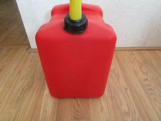 Vintage Chilton 5 Gallon Vented Gas Can Model P - 500 4