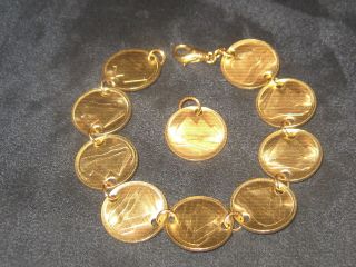 7.  5 " Egyptian Egypt Gold Vintage Tut Desert Pyramid Coin Bracelet Pendant Set