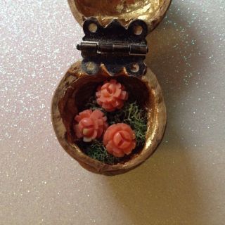 A Vintage Miniature Bouquet Of Roses In A Walnut Shell Folk Art Diorama