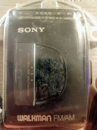 Sony Walkman WM - FX10 AM/FM Stereo Cassette Player w.  ear/head phones 6