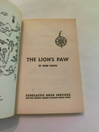1972 The Lion ' s Paw by Robb White Scholastic 7th Printing Paperback 2