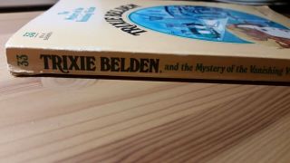 Trixie Belden The Mystery of the Vanishing Victim 33,  Vintage 1980 4