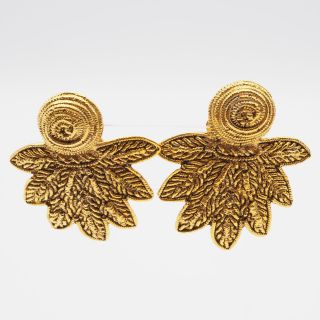 Vintage Designer Dauplaise Textured Gold Tone Fashion Clip On Earrings