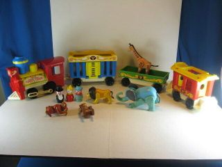Vtg 1973 Fisher Price Circus Train Cars 991 With 5 Animals & 3 Little People