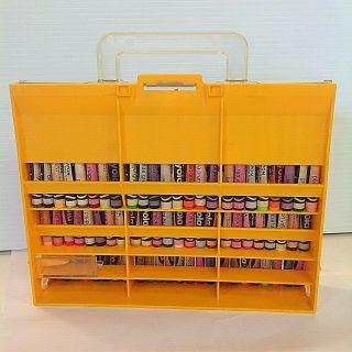 Vintage 1980 ' s CRAYOLA 72 - Count Crayon Plastic Carrying Case Built - In Sharpener 3