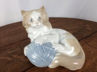 Vintage Lladro " Cat With Ball Of Yarn " 1978 Porcelain Figurine Wh - 6