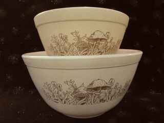 2 Vintage Pyrex Nesting Mixing Bowls 401 & 402.  Forest Fancy Mushrooms