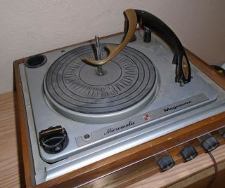 VINTAGE MAGNAVOX MICROMATIC RECORD PLAYER TURNTABLE 3