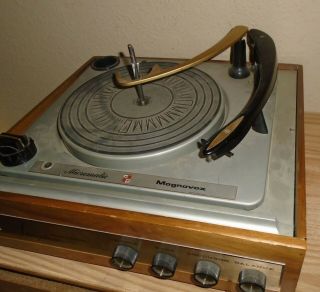 VINTAGE MAGNAVOX MICROMATIC RECORD PLAYER TURNTABLE 4