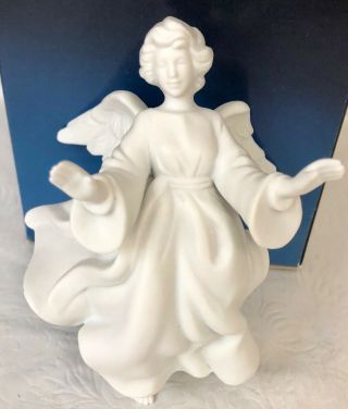 Vintage Avon Nativity Collectibles Flying Angel 1985 White Porcelain Figurine