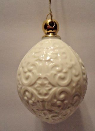 Vintage 1989 Lenox China Christmas Ornament W/ Gold Trim Holiday