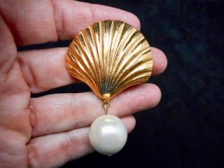 Authentic Vintage Gold Tone Shell & Faux Pearl Brooch/pin